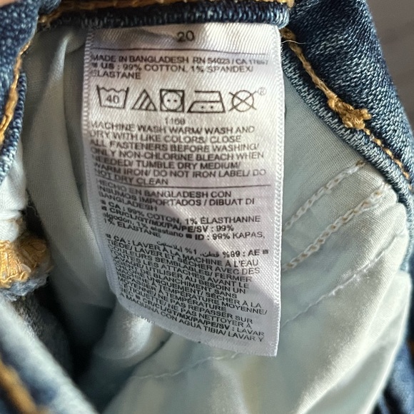 Old Navy Curvy High-Waisted Jeans - Picture 5 of 8